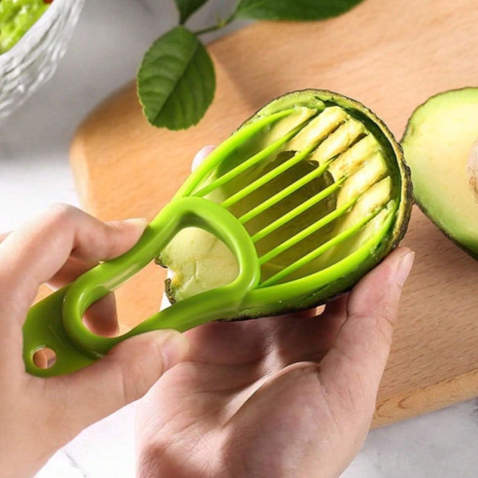 Avocado Slicer Tool - เครื่องทำกัวคาโมเล่แบบมืออาชีพ ที่หั่นอะโวคาโด สีเขียวสวยงาม ทนทาน ใช้สำหรับเตรียมงานปาร์ตี้ ที่บดกัวคาโมเล่และที่คว้านเมล็ดอะโวคาโด